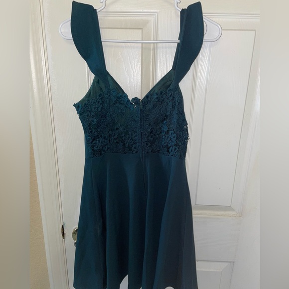 City Vibe Lace Dress - Picture 2 of 4